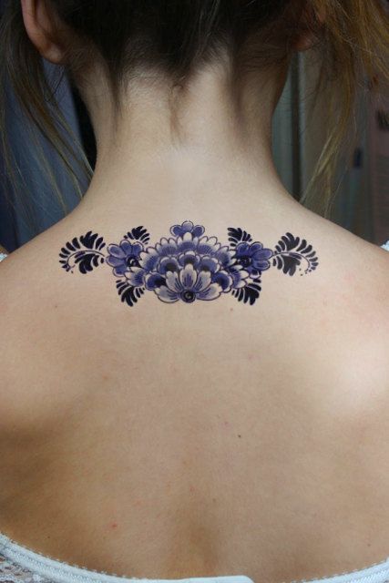 Porcelain Tattoo, Dutch Tattoo, Blue Ink Tattoos, Tattoo Neck, Blue Tattoo, Cute Small Tattoos, Back Tattoo Women, Delft Blue, Back Tattoos