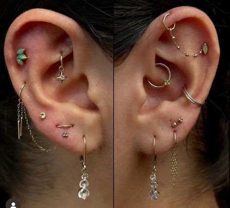 Front Helix Piercing, Top Ear Piercing, Ear Peircings, Were Closed, Look 80s, New Piercing, Cool Ear Piercings, Pretty Ear Piercings, Ear Piercings Cartilage