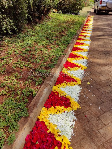 Diwalirangoli #Peacockrangoli #Diyarangoli #Colourfullrangoli #Easyrangoli #Newrangolidesign #Latestrangoli design #Anamikasrabgavalli #Sanskarbhartirangoli #Colourfullrangoli #Flowerrangoli Real Flowers Rangoli, Real Flower Rangoli Designs, Real Flower Rangoli, Wedding Rangoli, Flower Rangoli Designs, Puja Decor, Simple Flower Rangoli, Flowers Rangoli, Welcome Home Decorations