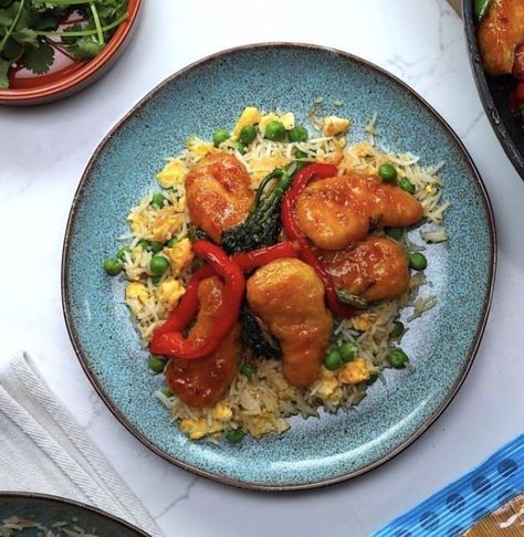 Sticky Honey Garlic Chicken Dippers with Egg Fried Rice Sticky Honey Garlic Chicken, Chicken Dippers, Egg Fried Rice, Sweet Chicken, Honey Garlic Chicken, Chilli Sauce, Broccoli Florets, Honey Garlic, Garlic Chicken