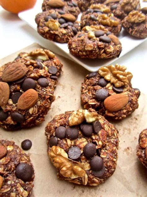 Healthy Chocolate Orange Oatmeal Cookies (no bake!) Orange Oatmeal Cookies, Cookies No Bake, Healthy Cocoa, Orange Oatmeal, Oatmeal Bake, Healthy Vegan Snacks, No Bake Snacks, Healthy Chocolate, Healthy Cookies