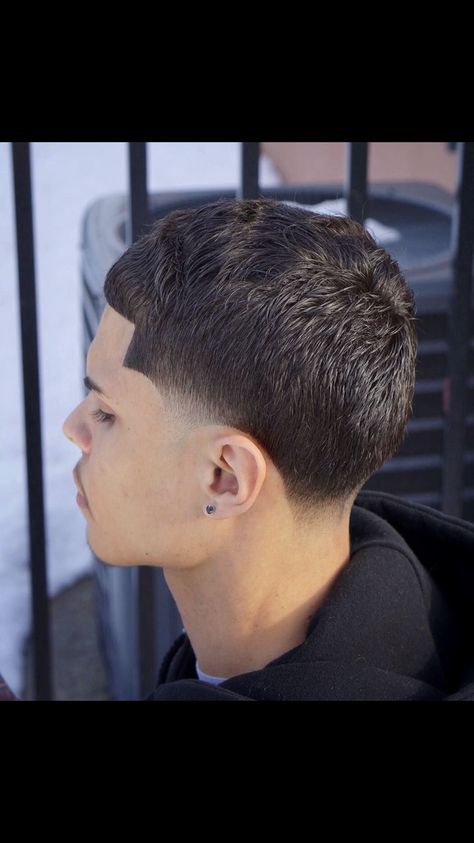 Temp Fade Haircut, Boys Fade Haircut, Taper Fade Short Hair, Fade Haircut Curly Hair, Short Hair For Boys, Short Fade Haircut, Buzz Cut Hairstyles, Curly Hair Fade, Short Hair Designs