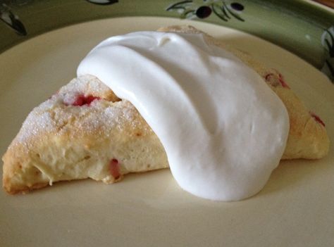 Clotted Cream Recipe, Clotted Cream Recipes, Currant Scones, Currant Recipes, Raisin Recipes, Vegan Bread, Clotted Cream, Crumpets, Canned Coconut Milk