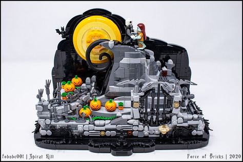 Spiral Hill from The Nightmare Before Christmas Lego Pumpkin, Christmas Lego, Sally Skellington, Lego Halloween, Lego Boards, Lego Craft, Lego Creative, Lego Castle, Lego Builder