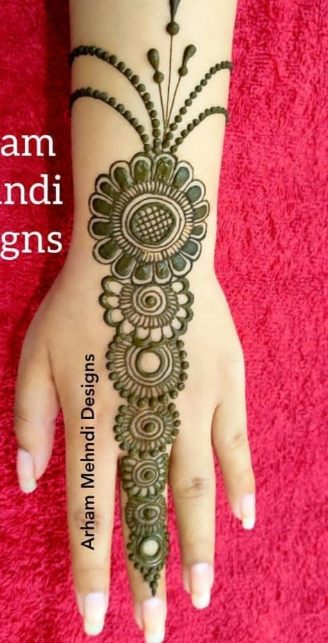 Arbic Mendhi Design Simple Easy, Arebian Mehandi Designs Easy, Arbic Mendhi Design, New Mehndi Designs Bridal, Mehndi Designs Round, Simple Mehndi Outfit, Mehandi Designs For Hands Simple, Simple Mehndi Designs Front Hand, Aesthetic Mehndi Designs