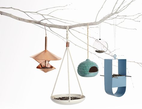 Trash Design, Modern Bird Feeders, Bird Feeder Stands, Bird Feeder Craft, Unique Bird Houses, Diy Bird Feeder, Modern Birds, Diy Birds, Artistic Installation