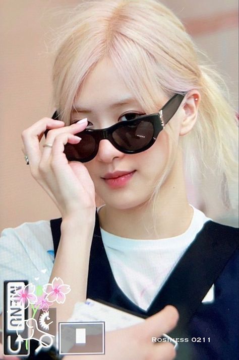 roses_are_rosie at Incheon Airport departing to United States for BornPink Encore in New Jersay Rosé Ysl, Ysl Sunglasses, Rosé Aesthetic, Pink Tour, Park Rosé, Icn Airport, Rose Park, All Eyes On Me, Park Chaeyoung