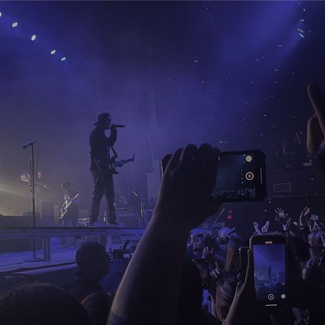 photo credit: zzZmorgan vic fuentes ptv pierce the veil concert Pierce The Veil Aesthetic, Ptv Concert, Pierce The Veil Concert, Veiled Girl, Pierce The Veil, The Veil, Photo Archive, 18th Birthday, Photo Credit