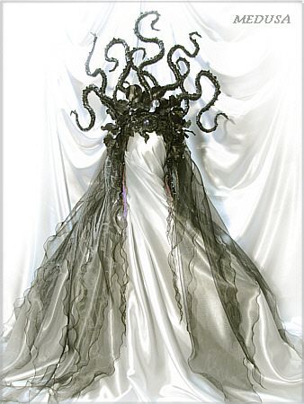 MEDUSA I must have this gorgeous outfit for my costume... It might be a little over the top but I don't care I want it! Costume Medusa, Medusa Headpiece, Octopus Costume, Medusa Costume, Halloween Costumes Makeup, Halloween 2016, Up Costumes, Fantasias Halloween, Theme Halloween