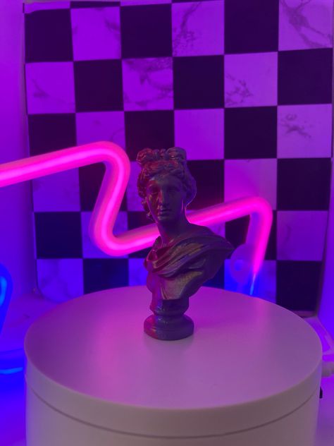 Vaporwave Aesthetic Room, Miami 90s, Vaporwave Bedroom, Vaporwave Decor, Desk Art, Vaporwave Aesthetic, Art Desk, Vintage Wall Decor, Aesthetic Room