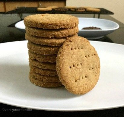 Homemade Digestive Biscuits are crispy, crunchy bites of cookie heaven ready to be enjoyed with your tea or as a healthy snack for any time of the day. These cookies/biscuits get their distinctive crunch from oatmeal and butter used in... Cookies With Oatmeal, British Cookies, Simple Cookie Recipe, Baking Powder Recipe, Whole Wheat Biscuits, Wheat Biscuits, Simple Cookie, Almond Butter Recipes, Almond Meal Cookies