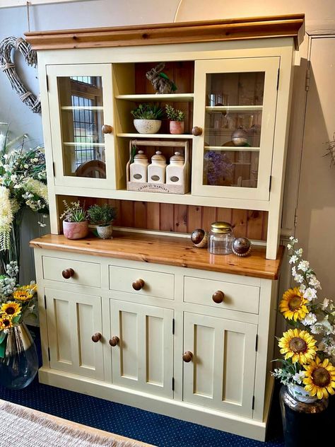 Kitchen Dresser Ideas, Small Kitchen Design Apartment, China Cabinet Makeover, Kitchen Cabinets Color Combination, Dining Hutch, Vintage Cupboard, Craftsman Furniture, Upcycled Furniture Diy, Beach House Kitchens