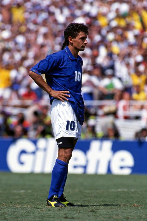 All Soccer Players Wallpaper, Baggio Penalty Miss, Baggio Roberto Wallpaper, Brazil Football Team, Roberto Baggio, Football Players Photos, Cr7 Messi, Legends Football, Football Players Images