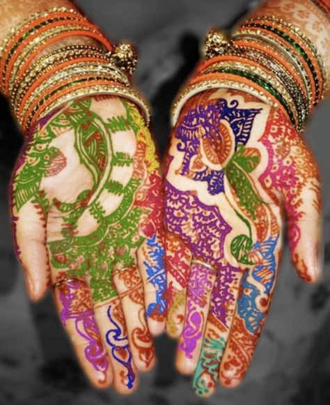 Colorful Henna, Look Boho Chic, Ethno Style, Japanese Tattoos, Colors And Patterns, India Colors, We Are The World, Henna Mehndi, Henna Art