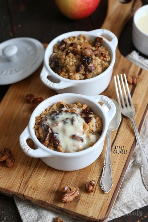 Apple Crumble | Bake to the roots Dutch Oven Dessert Recipes, Mini Cocotte Recipe, Cocotte Recipes, Mini Dutch Oven, Dutch Oven Desserts, Ramekin Dessert, Cocotte Recipe, Glazed Walnuts, Ramekin Dishes