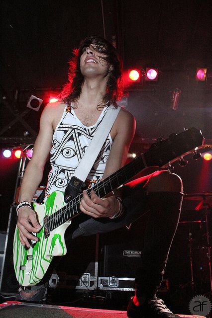 Vic Fuentes - Pierce The Veil This is definitely in the running for my fav picture off him. Vic Fuentes Wallpaper, Bear Pancakes, Jaime Preciado, Tony Perry, Chest Hair, Kellin Quinn, Of Mice And Men, Emo Guys, Black Veil Brides