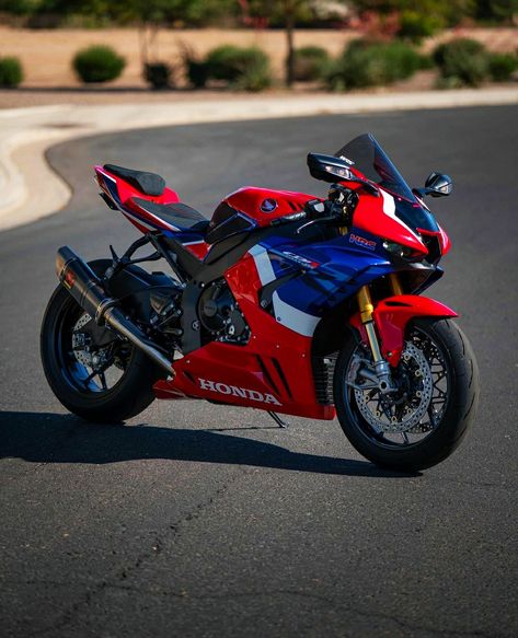 Cbr 250 Rr, Honda Fireblade, Moto Wallpapers, Honda Cbr 1000rr, Motos Honda, Cafe Racing, Honda Bikes, Scrambler Motorcycle, Honda (motorcycle)