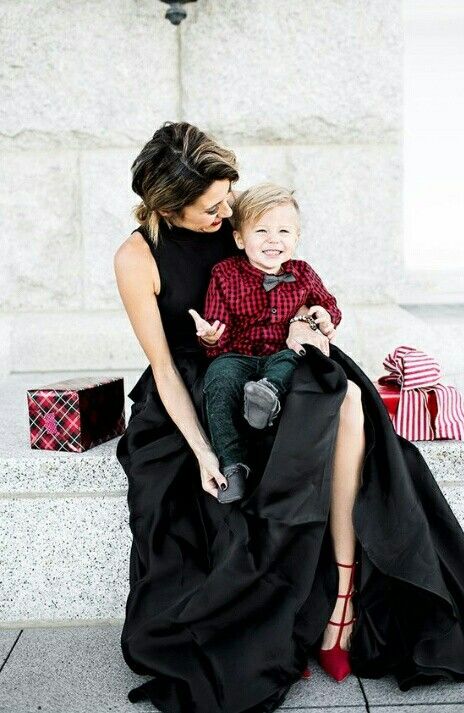 Hello Fashion Blog, Family Photo Outfits Winter, Holiday Party Attire, Fall Family Photo Outfits, Family Photoshoot Outfits, Christmas Shoot, Mommy And Son, Hello Fashion, 2017 Fashion Trends