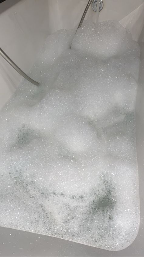 Bath Tub Aesthetic, I Need A Nap, Bath Bathroom, Bath Tub, Ways To Relax, Food Snapchat, Snapchat, Bubbles, Bath