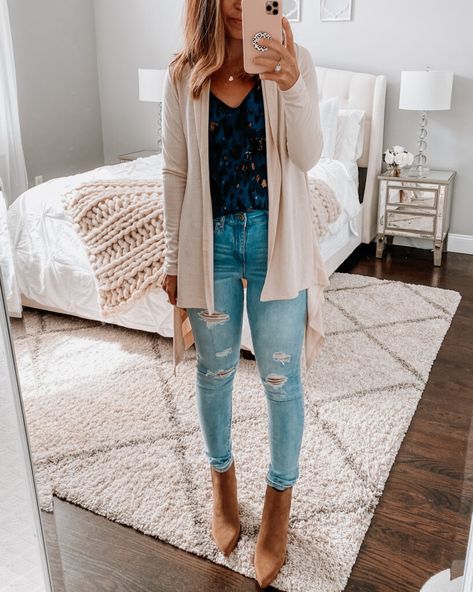 Instagram Lately Tan Cardigan Outfit, Leopard Cami, Tan Cardigan, Teaching Outfits, Fashion Diva, Cardigan White, Business Casual Outfits For Work, Elegant Casual, Stylish Work Outfits