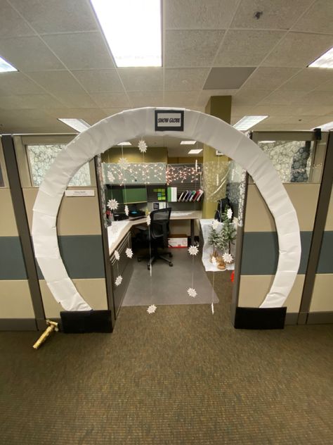 Snow globe office theme. Sure to win your next office event! Office Christmas Theme Decorations, Snow Globe Party Theme, Snow Globe Door Decorating Contest, Hallway 2023, Outdoor Winter Wonderland, Sixth Grade Science, Work Cubicle, Door Decorating Contest, Office Themes