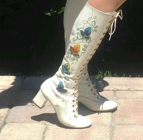 Dr Shoes, Embroidered Boots, Funky Shoes, Gogo Boots, Shoe Inspo, New Rock, Aesthetic Shoes, Cow Boy, Pretty Shoes