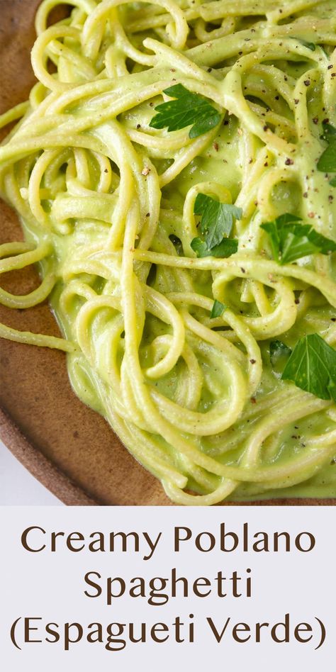 This Creamy Poblano Spaghetti (Espagueti Verde) is an excellent recipe for using roasted poblano peppers, which add both flavor and color to the beautifully silky pasta sauce. Poblano Spaghetti, Green Spaghetti Recipe, Baked Pasta Casserole, Chili Pasta, Penne Pasta Recipes, Healthy Pasta Dishes, Roasted Poblano Peppers, Roasted Poblano, Whole Wheat Spaghetti