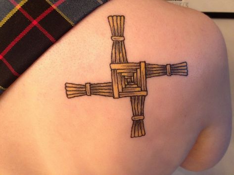 Brigid's Cross Tattoo | Tattoo Ideas and Inspiration Cool Cross Tattoos, Brigid Cross, Middle Finger Tattoos, St Brigid Cross, Brigid's Cross, Pagan Tattoo, St Bridget, Tattoo Concepts, Tattoos Inspiration