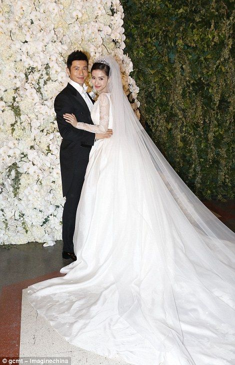 Angelababy pictured with her husband Huang Xiaoming... Angelababy Wedding, Huang Xiaoming, Million Dollar Wedding, Kim Kanye, Wedding Chinese, Celebrity Wedding Photos, Foto Wedding, Celebrity Wedding Dresses, White Wedding Gowns