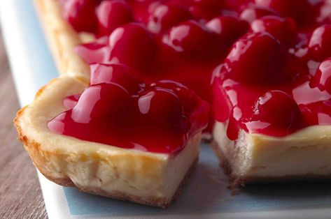 PHILADELPHIA New York Cheesecake Bars - Recipes - Kraft Heinz Cheesecake Squares, Cream Cheesecake, Cheesecake Bar Recipes, Square Recipes, New York Cheesecake, Easy Cheesecake, Kraft Recipes, Cherry Pie Filling, Mini Cheesecakes