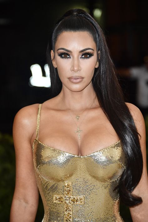 Estilo Kim Kardashian, Kardashian Makeup, Kim Kardashian Makeup, Kim Kardashian Hair, Estilo Kardashian, Kardashian Hair, Kim Kardashian Outfits, Met Ball, Kardashian Outfit