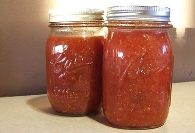 Canning Taco Sauce You need:      4 c. pureed tomatoes(to make it thicker you could use tomato paste)     2 T minced onion     1/2 c. vinegar     1 T 1 t. garlic powder     1 T 1 t. garlic salt     2 t. paprika     2 t. sugar     4 chopped jalapenos  Hot water canner Large sauce pan Ladle Measuring cups Jars, lids, rims Taco Sauce Recipe, Homemade Taco Sauce, Taco Sauce Recipes, Canning Food Preservation, Canned Food Storage, Fresh Tomato Sauce, Taco Sauce, Canning Tomatoes, Homemade Tacos