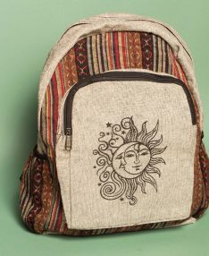 Hippie Costume Diy, Mochila Grunge, Moon Backpack, Mundo Hippie, Hippie Backpack, Hippie Accessories, Look Boho Chic, Mode Grunge, Hippie Aesthetic