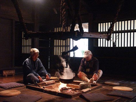 chat around Japanese traditional fireplace "Irori" by ken2754@Yokohama, via Flickr Japanese Kitchen Decor, Traditional Japanese Kitchen, Room House Design, Tea Room Design, Chinese Tea House, Traditional Japanese Home, Houses Architecture, Japanese Tea House, Japanese Style House