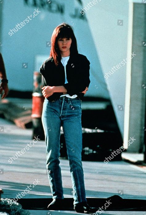 Shannen Doherty 90s, Shannen Doherty Charmed, Eclectic Clothing Style, 90’s Outfits, 80s Jeans, 80s Look, 90s Inspired Outfits, Shannen Doherty, Beverly Hills 90210