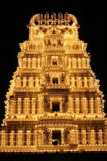 Mysore Palace, India Hindu Cosmos, Weather In India, Mysore Palace, Temple India, Indian Temple Architecture, India Architecture, Ancient Indian Architecture, Temple Photography, Amazing India