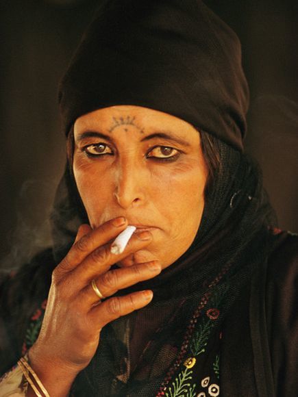 Bedouin-Woman | mohamed al-theeb | Flickr Bedouin Woman, Jordan Photos, Facial Tattoos, Arab Culture, Arab Women, Foto Vintage, Old Woman, Poses References, Berber Women