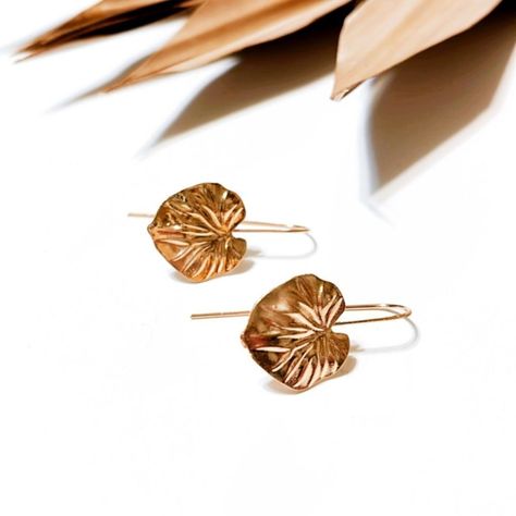 Leaf Drop Threader Earrings In Gold Tone New (Boutique Packaging) Let Me Know If You Like To Bundle With Another Listing! *I Always Accept Reasonable Offers Cute Earrings Cute Jewelry Dainty Jewelry Summer Vacation Cute Outfits Trendy Jewelry Formal Jewelry Wedding Earrings Lovers Gift Holiday Gift Gift For Her Tags : Anthro Anthropologie Free People We The Free Zara Zara Jewelry Lili Pulitzer Kendra Scott 8 Other Reasons Dolls Kill Lili Clasps For Love And Lemons Ettika Shashi Natalie B Jewelry Five And Two Casa Clara Baublebar Petite Moments The M Jewelers Ny Anton Heunis Amber Sceats Lili Claspe Brandy Melville Gorjana Topshop Asos Revolve Boho Bohemian Gypsy Minimalist Cou Boutique Packaging, Jewelry Formal, Lili Claspe, Monogram Earrings, Silver Star Earrings, Formal Jewelry, Zara Jewelry, Diamond Decorations, Jewelry Summer