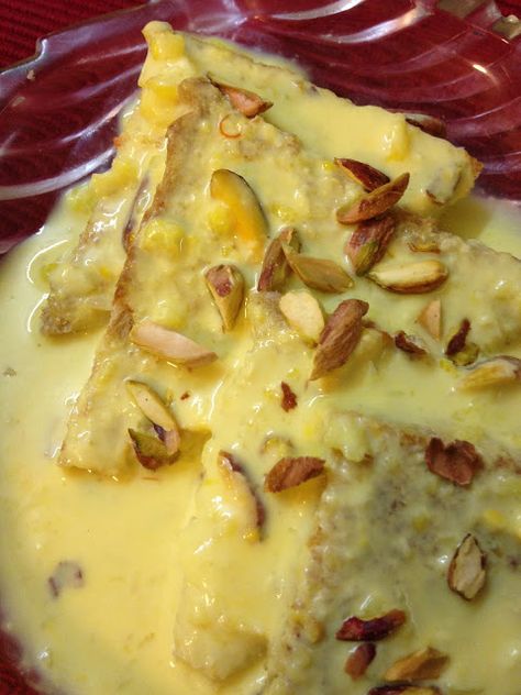 Shahi Tukra | Shahi Tukda | How to make Shahi Tukda   Last week we saw how Rabdi was made the traditional way. Today we have another sweet thats usually made during Bakrid or Diwali and is a delicacy. Shahi Tukda is a dish of pure delight .  Resembling its close cousin Double ka Meetha (or perhaps twinning it with another name :)) Shahi means Royal Tukda referring to piece of bread. There is an interesting link on how the name of Shahi Tukra evolved  perhaps from the Persians adapted by the Mugh Sweets Platter, Shahi Tukda Recipe, Shahi Tukda, Pakistani Desserts, Andhra Recipes, Diwali Sweets, Evening Greetings, Sweet Recipe, Carrot Cake Recipe