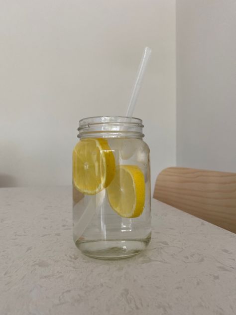 Lemon Water Aesthetic, Healthy Water Drinks, Morning Drinks, Coffee Obsession, Healthy Food Motivation, Health Habits, Fitness Inspiration Body, Healthy Lifestyle Inspiration, Lemon Water