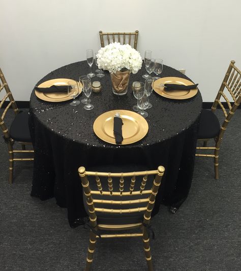 Harlem Nights Party, Dirty 30 Party, Round Table Settings, Gold Charger Plates, Black Round Table, Masquerade Ball Party, Gold Charger Plate, Round Table Decor, Harlem Nights