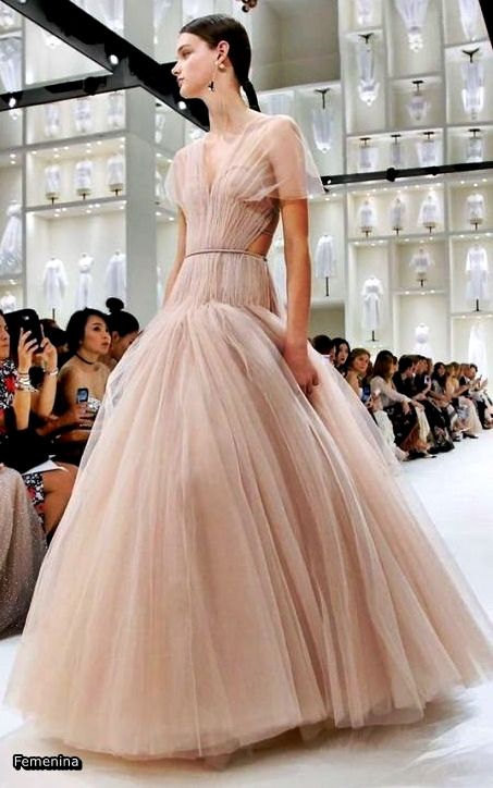 Christian Dior Fall/Winter 2018 Couture Dior Dress Couture, Ballet Inspired Fashion, Canterbury Kent, Dreamy Gowns, Unconventional Wedding Dress, Backstage Runway, Couture Wedding Gowns, Dior Haute Couture, Christian Dior Couture