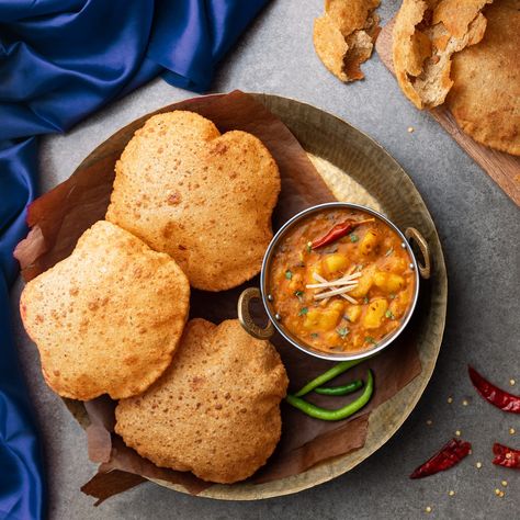 Your Food Lab - Bedmi Puri With Aloo Sabzi Winter Breakfast Recipes, Bedmi Puri, Aloo Sabzi, Aloo Curry, Breakfast Basket, Winter Breakfast, Aloo Recipes, Light Breakfast, Food Lab