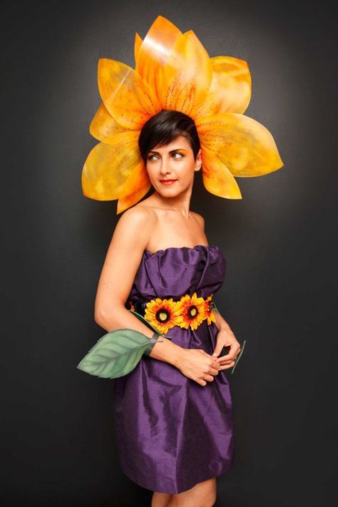 Diy Flower Costume, Yellow Headpiece, Flower Costume Diy, Sunflower Costume, Diy Fantasia, Sunflower Petals, Colorful Sunflower, Pumpkin Halloween Costume, Flower Costume