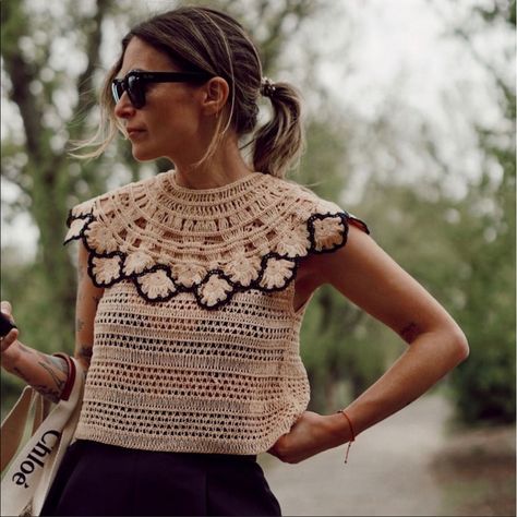 Short Sleeve Openwork Knit Top With Peter Pan Collar. Back Opening With Button Closure. 100% Polyester Taupe Brown 2893/013 #Ef - L #Pu - S Black Crochet Top, Peter Pan Collar Top, Black Chiffon Blouse, Mode Crochet, Crochet Collar, Zara Knit, Crochet Blouse, Black Crochet, Collar Top