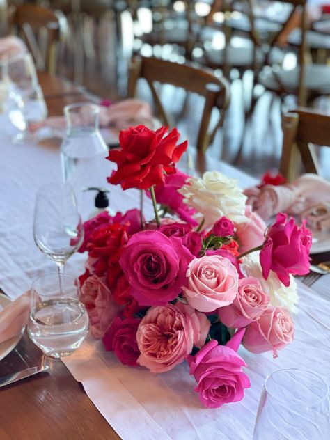 Shades Of Pink Flower Centerpieces, Red And Pink Flower Arrangements, Low Flower Arrangements For Table, Hot Pink Centerpieces, Contemporary Wedding Flowers, Hot Pink Wedding Flowers, Pink Flower Centerpieces, Galentines Brunch, Red Rose Arrangements