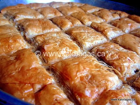 Sofia’s Kotopita (Chicken Pie) Turkish Flat Bread, Turkish Meatballs, Savory Pastry, Chicken Pie, Minced Meat, Spinach And Cheese, Turkish Recipes, Baklava, Greek Recipes