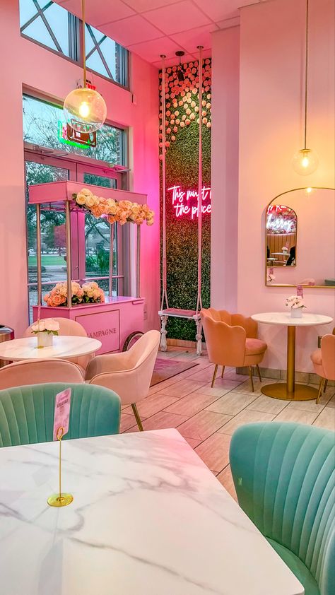 #dulce #brunch #aesthetic #foodie #cafe #coffee #churros #pink #adventures #explore #destination #food #travel Girly Coffee Shop, White Room Decor Bedroom, Cafe Aesthetics, Pink Cafe, Brunch Cafe, Bakery Design Interior, Pastel Interior, Led Decoration, White Room Decor