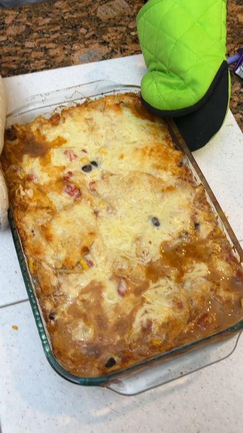 we learned this in Texas 😋 | ingredient, Texas | we learned this in Texas 😋 Yummy Mexican casserole using simple ingredients. | By Charles Parks Burritos Casserole, Baked Burritos, Casserole Beef, Charles Parks, Food Park, Mexican Casserole, Texas Food, Enchilada Casserole, Yummy Casseroles