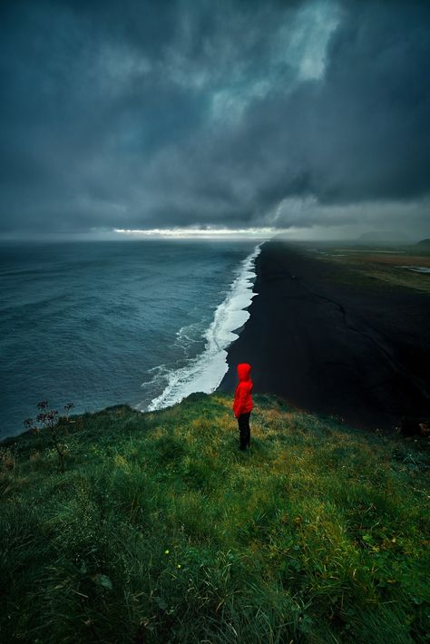 Dyrholaey viewpoint in Iceland offers stunning black beach in Iceland views Iceland Resorts, Iceland Ring Road, Black Sand Beaches, Iceland Itinerary, Black Beach, Image Nature, Black Sand Beach, Beautiful Pics, Inspiring Art